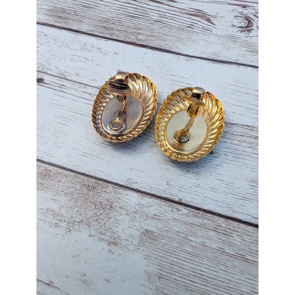 Vintage Clip On Earrings - Just Over 1 & 1/8" Gold Tone & Faux Pearl Oval - Picture 6 of 7